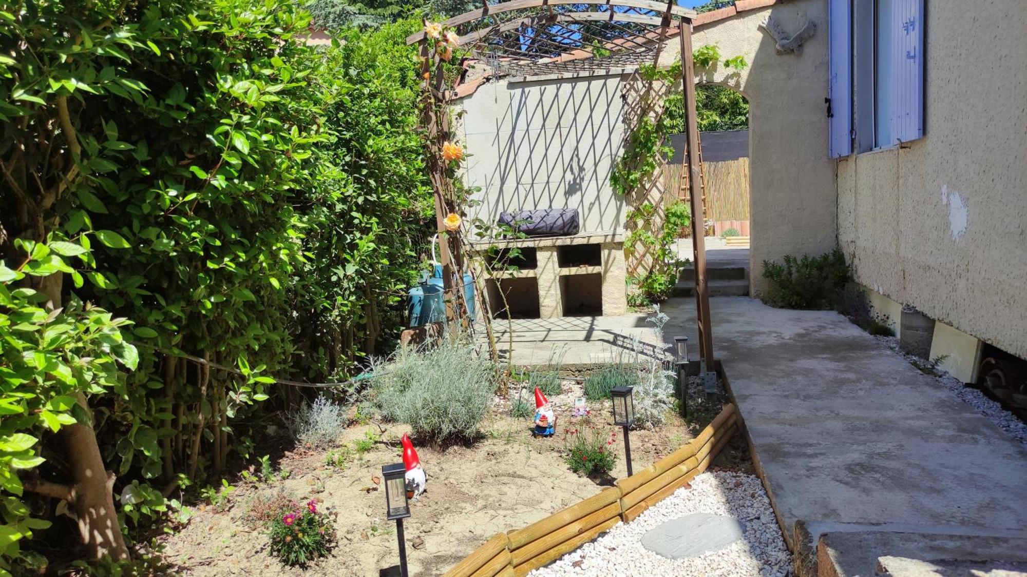 Le Jardin Des Rocailles - Villa 4 Chambres Climatisee Avec Piscine A Deux Pas D'Avignon Villeneuve-lès-Avignon Extérieur photo